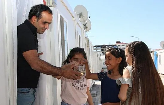 Depremzede çocukların bayram coşkusu