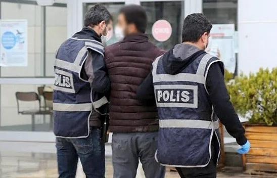 Depremzedelerin evinden hırsızlık yapan şüpheliler yakalandı