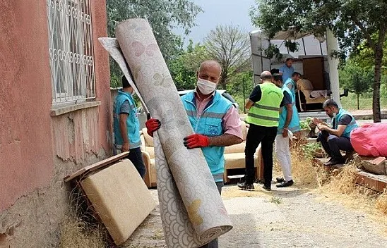Devletin şefkatli eli depremzede aileye dokundu