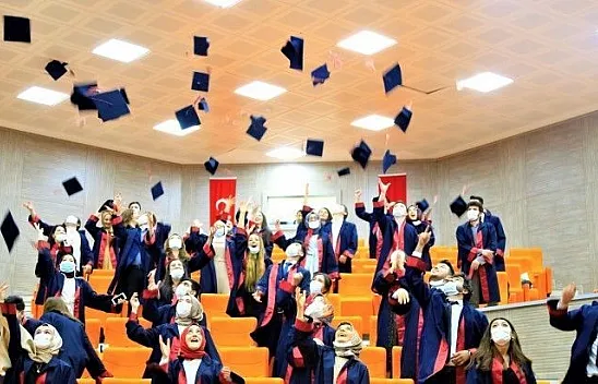 Diş Hekimliği Fakültesi ilk mezunlarını verdi