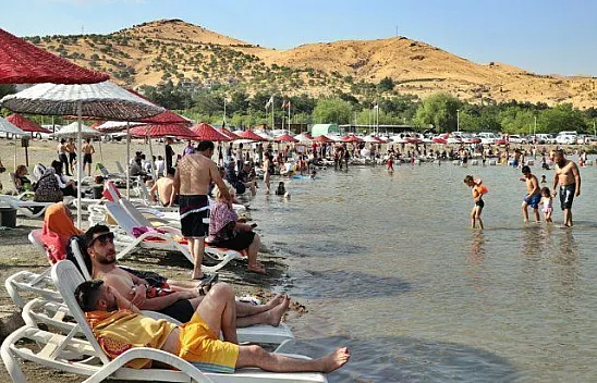 Doğuda tatilcilerin vazgeçilmez adresi: Hazar Gölü