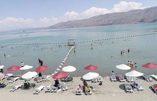 Doğudaki tatilcilerin gözdesi: 'Hazar Gölü'