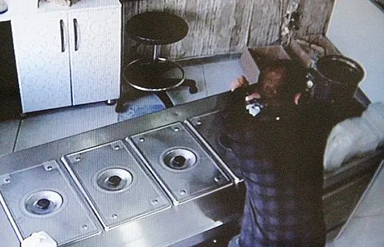 Dondurmacıda cep telefonu hırsızlığı kamerada