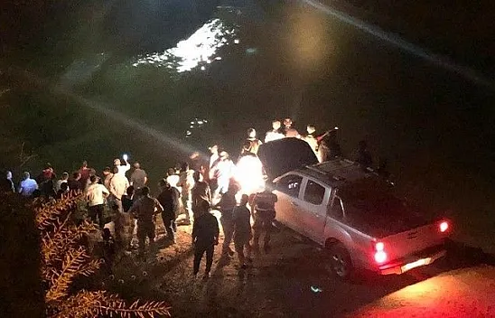 Elazığ'a gelmek üzere yola çıkan minibüs nehre uçtu