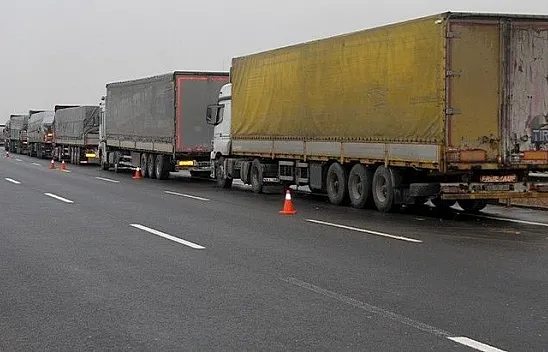 Elazığ'a Türkiye'nin dört bir yanından yardım yağıyor