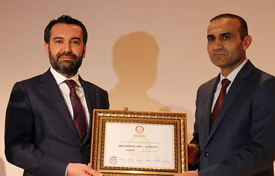 Elazığ Belediye Başkanı Şahin Şerifoğulları mazbatasını aldı