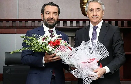 Elazığ Belediyesi'nde devir teslim töreni yapıldı