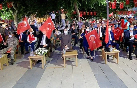 Elazığlılar 15 Temmuz Demokrasi Meydanı'nda toplandı