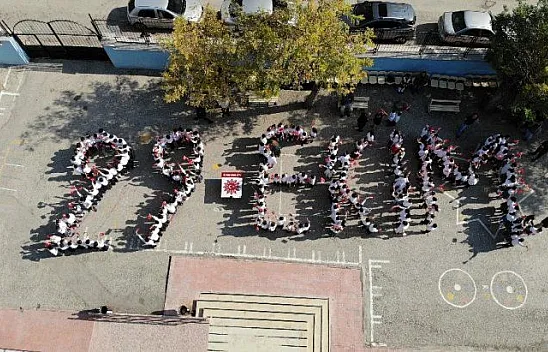 Elazığ'da 200 öğrenciden '29 Ekim' koreografisi
