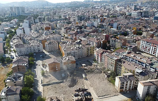 Elazığ'da ağır hasarlı binaların yüzde 46'sının yıkımı gerçekleştirildi