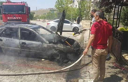 Elazığ'da araç yangını
