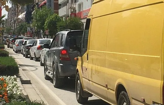 Elazığ'da araç yoğunluğu dikkat çekti...