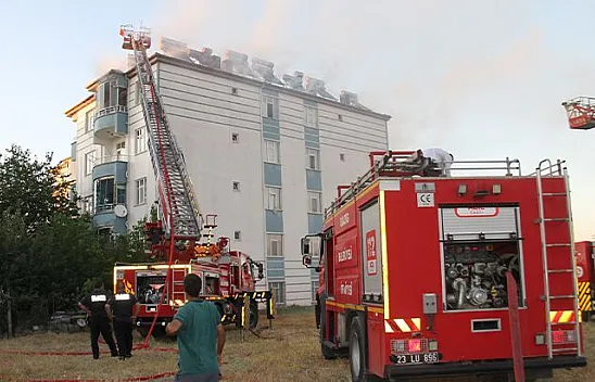Elazığ'da çatı yangını