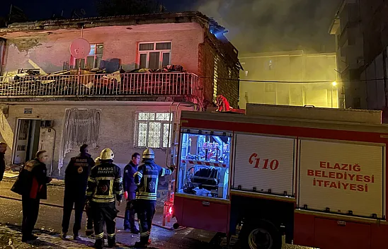 Elazığ'da çatı yangını