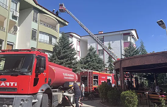Elazığ'da çıkan bina yangını hasara neden oldu