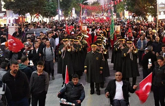 Elazığ'da fener alayı yürüyüşü