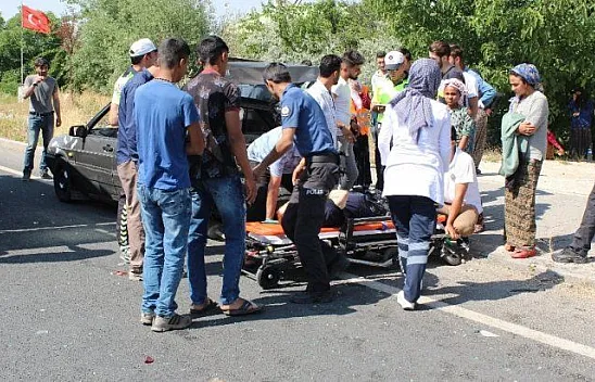 Elazığ'da otomobiller çarpıştı: 2'si çocuk 8 yaralı