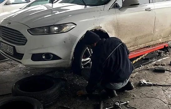 Elazığ'da soğuklar arttı, ustalar sürücülere kış bakımını hatırlattı