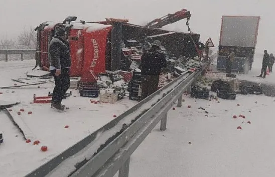 Elazığ'da tırlar çarpıştı! Çok sayıda yaralı var