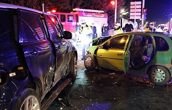 Elazığ'da trafik kazası! Yaralılar var...