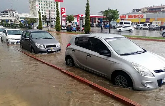 Elazığ'da sağanak yağış sonrası sel