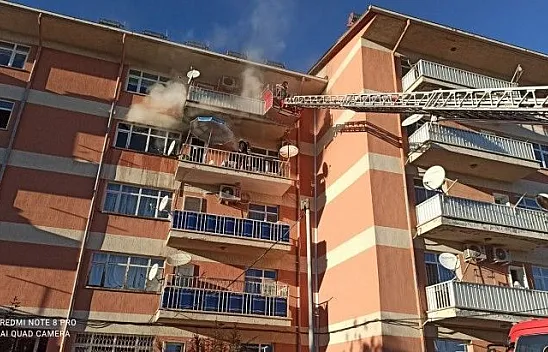 Elazığ'da yangın, 6 kişi dumandan etkilendi