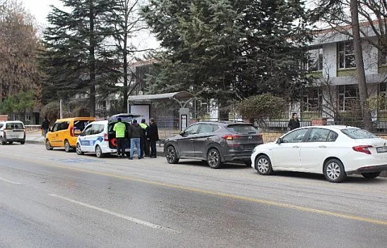 Zübeyde Hanım Caddesi'nde 5 araç birbirine girdi