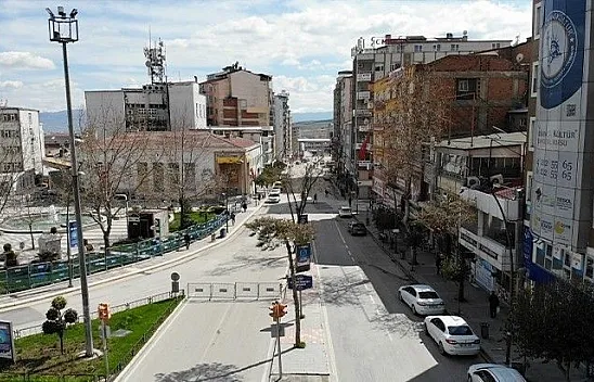 Elazığ evde kaldı, cadde ve sokaklar boşaldı