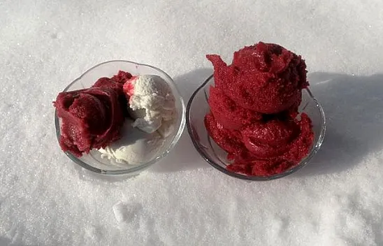 Elazığ'ın patentli lezzeti vişne dondurmasına kışın yoğun ilgi