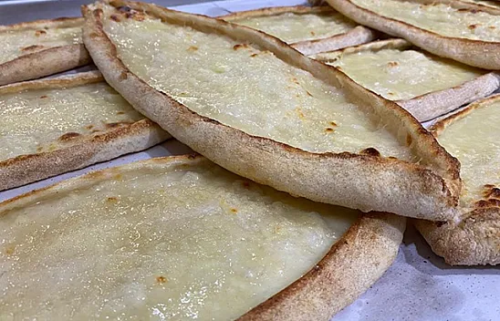 Elazığ'ın vazgeçilmez lezzeti 'Peynirli Ekmek'