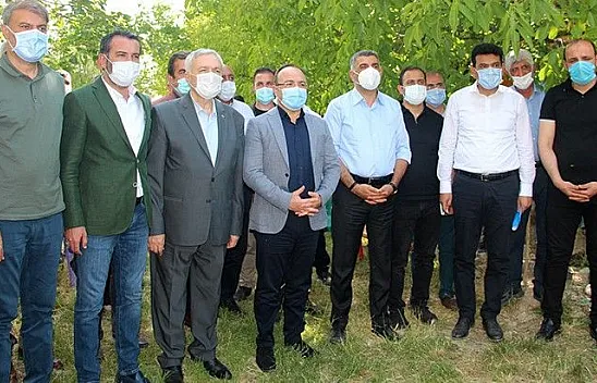 Elazığ protokolü depremin vurduğu köylerde