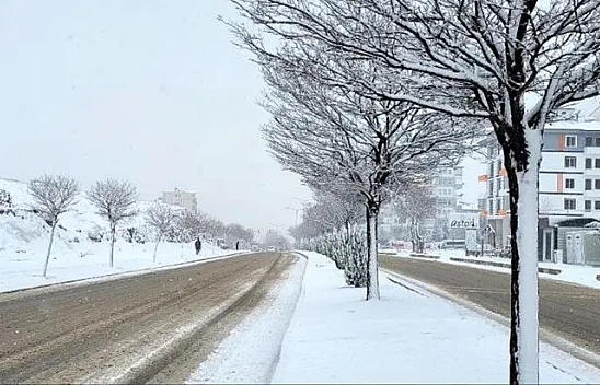 Elazığ yeniden beyaz gelinliği giydi