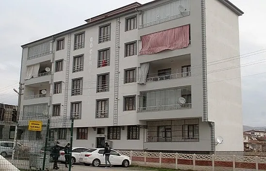 Elazığ'da 5 katlı apartman karantinaya alındı