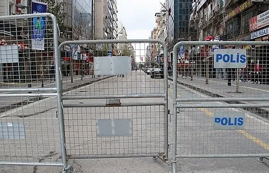 Elazığ'da bazı caddeler araç ve yaya trafiğine kapatıldı