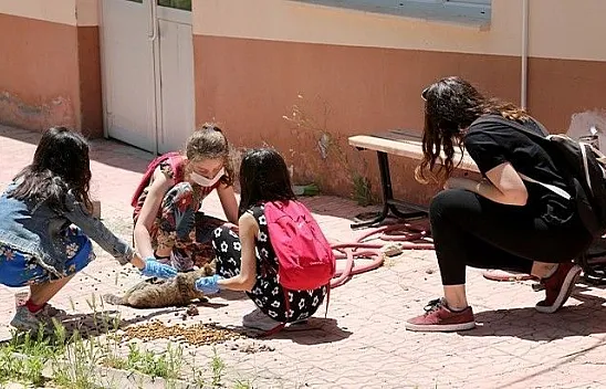Elazığ'da çocuklar ikinci kez sokağa çıktı