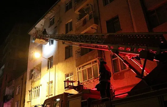 Elazığ'da gece yarısı yangın...