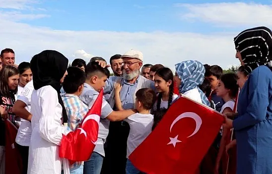 Elazığlı öğretmenler, şehitler için söyledi