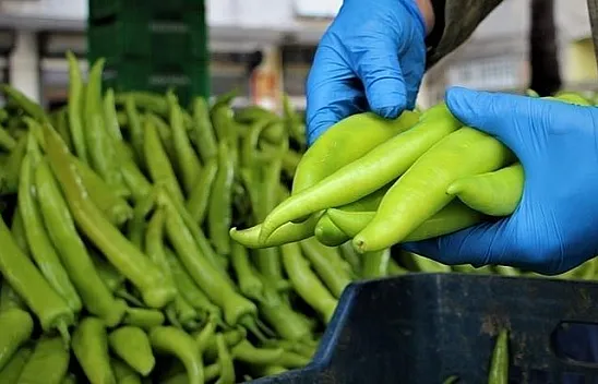 Elazığlı pazarcıların koronavirüs önlemi