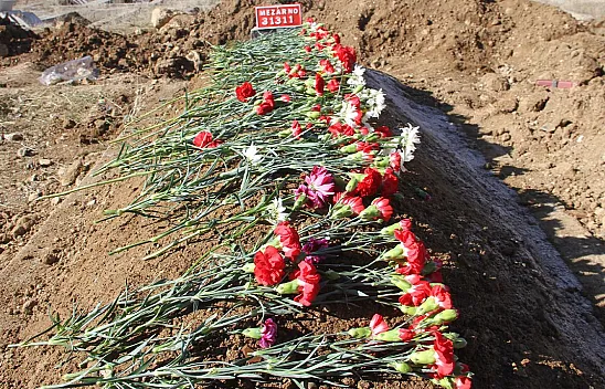 Elazığlılar engelli kızın 'kimsesi' oldu