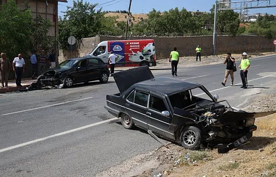 Elazığ-Pertek yolunda trafik kazası! Yaralılar var