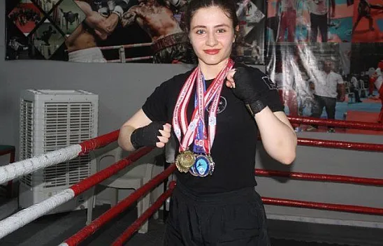 Elif, Kick Boks'ta Milli Takım'a yükselmek istiyor