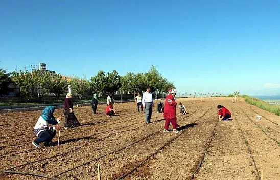 Engelli kadınların hobi bahçesinde bahar heyecanı