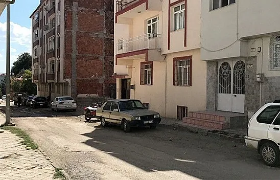 Eşini silahla vurup kaçtı