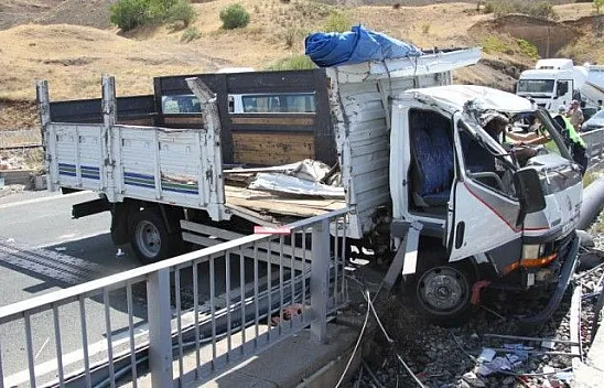 Feci trafik kazası! 1 Kişi öldü