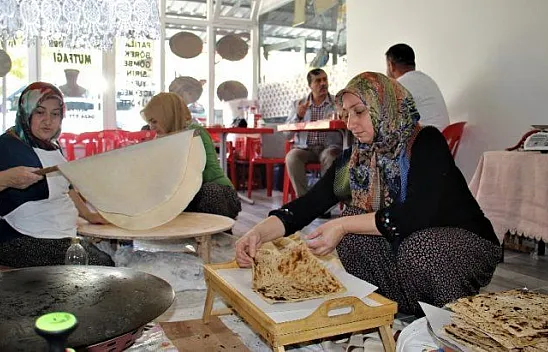 Gelin ile görümce elbirliği ile kendi işlerini kurdu