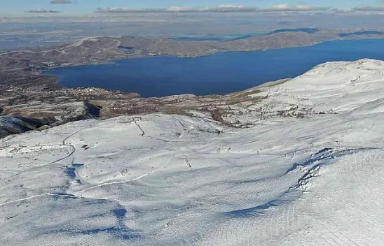 Göl manzaralı kayak merkezi sezona hazırlanıyor
