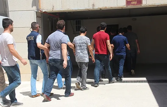 FETÖ operasyonunda şüpheliler adliyede