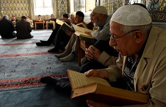 Tarihi camiler mukabele halkalarıyla şenlendi