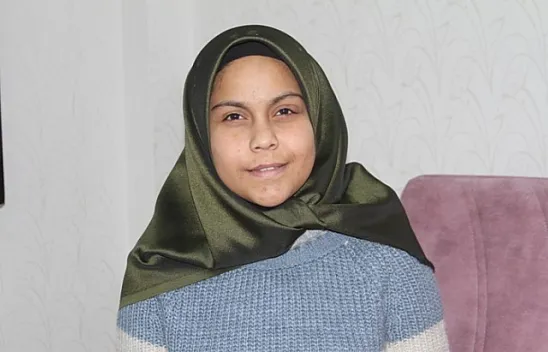 Böbrek nakli bekleyen Merve, evde eğitimle okuluna devam ediyor