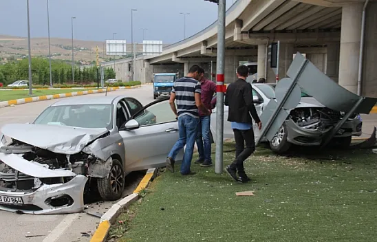 Kekliktepe Kavşağı'nda trafik kazası: 4 yaralı